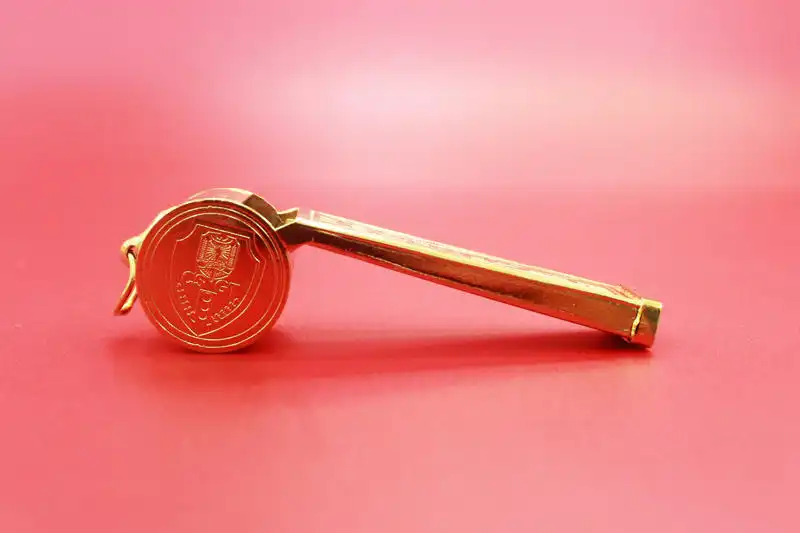 Còi Cảnh Sát Giao Thông Mạ Vàng (loại dài)