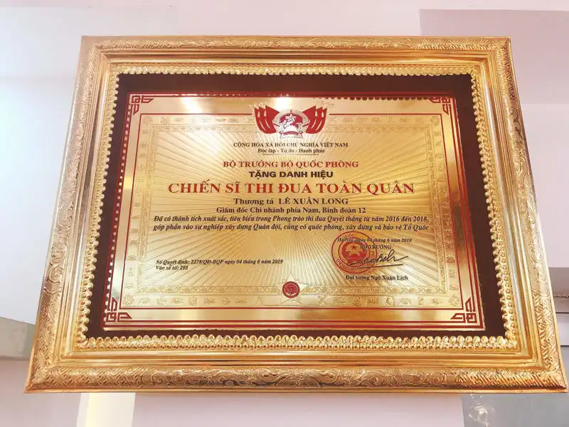 Bằng Khen Khắc Đồng Mạ Vàng